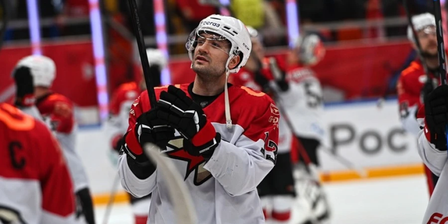 Отказавшийся от женатого на красавице-казашке хоккеиста клуб КХЛ получил плохие новости