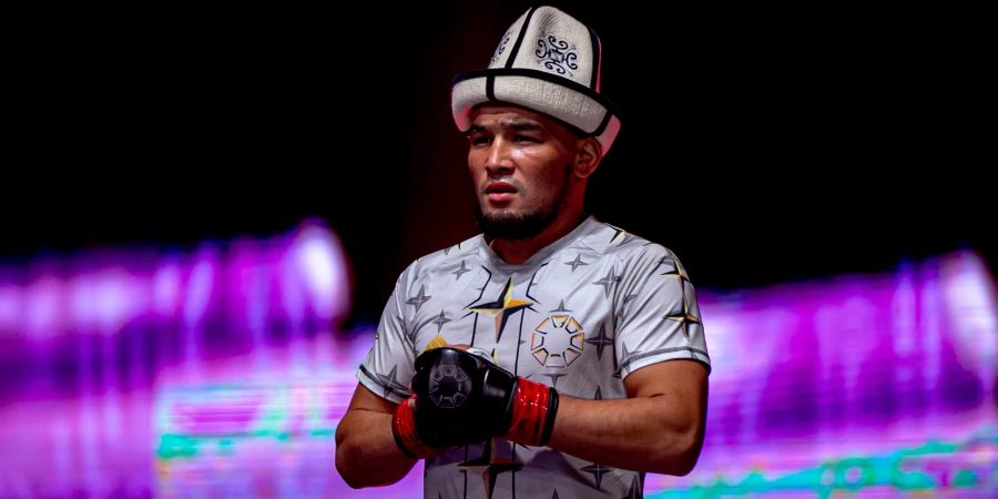 Бойцы из Казахстана и Кыргызстана закатили зубодробительный чемпионский бой