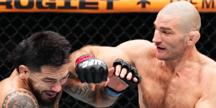 UFC-дің басты жекпе-жегі сенсациялық нокаутпен аяқталды