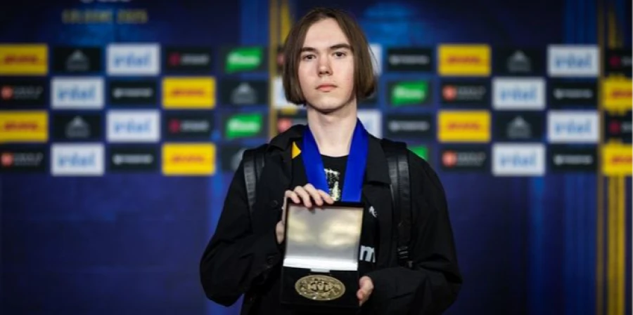 Donk взял девятую медаль MVP и сравнялся с NiKo по количеству наград