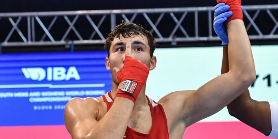 Молодой казахстанский боксер Бегалиев стал чемпионом Азии по боксу