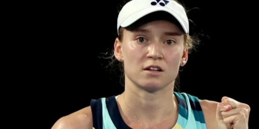 Швентек переиграла Рыбакину на выставочном турнире в Шэньчжэне