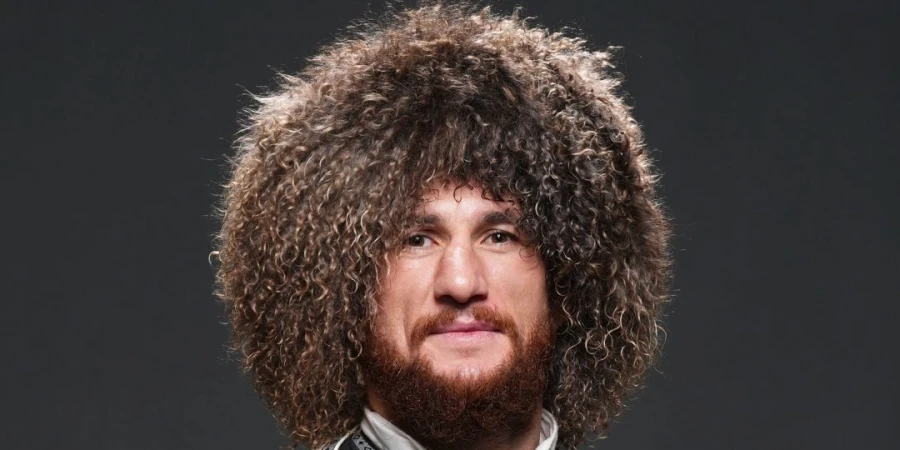 Экс-чемпион UFC назвал бойца, способного "уложить" Махачева и в полусреднем