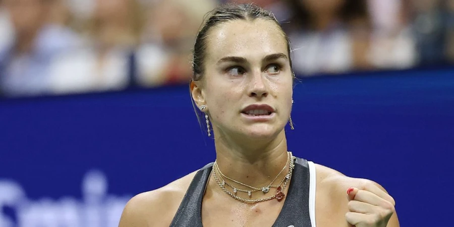 Первая ракетка мира, Соболенко, уверенно стартовала на Итоговом турнире года с участием Рыбакиной