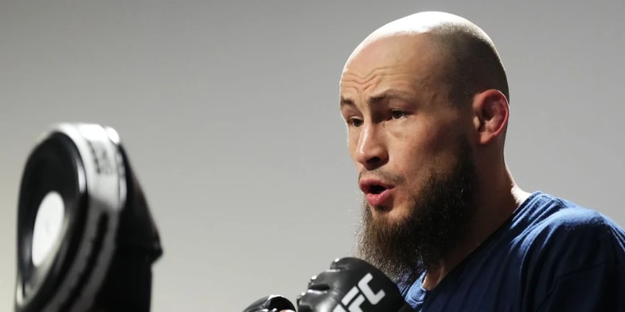 Ислам Махачев объяснил причины исключения небитого файтера из UFC