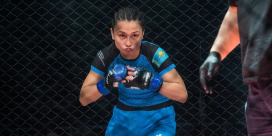 Казахстанка Аян Турсын подерется за чемпионский пояс Cage Fury в США