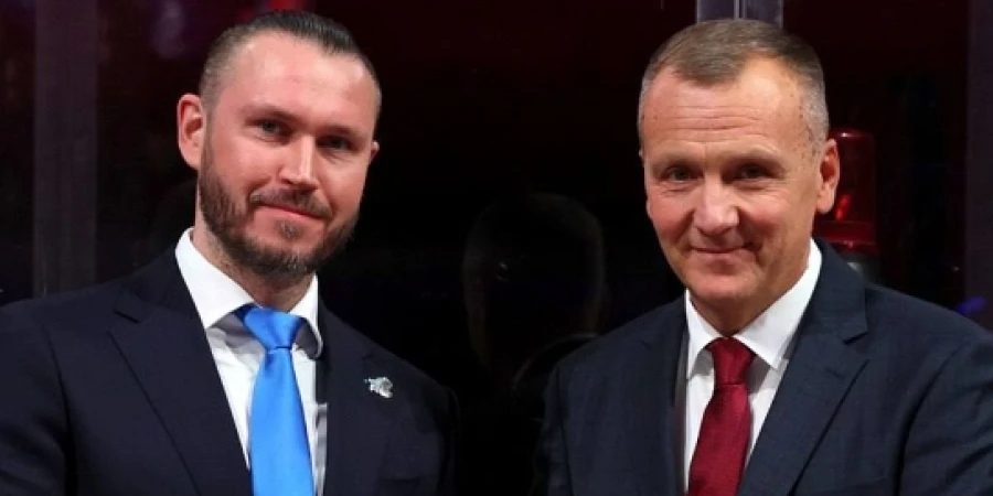 Тренеру «Барыса» вручили памятную медаль в КХЛ