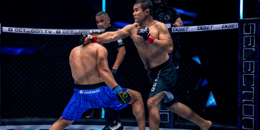 Казахстанский полутяж одержал досрочную победу в первом раунде