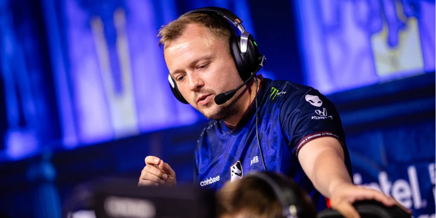 mithR временно возглавит Complexity на FISSURE Playground 1 и IEM Cologne