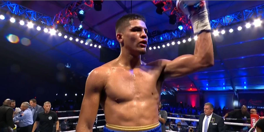 22-летний боксер стал чемпионом WBO в первом среднем весе