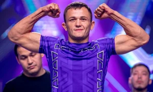Бекзат Алмахан на взвешивании