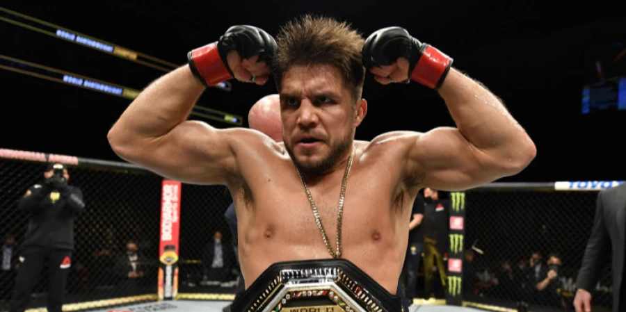 Посетивший Казахстан экс-чемпион UFC объявил о завершении карьеры