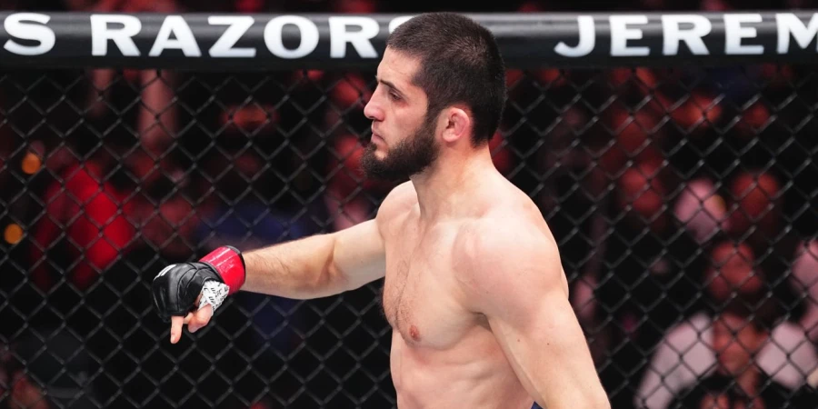 Махачеву предрекли рискованный бой с «гигантом» из UFC