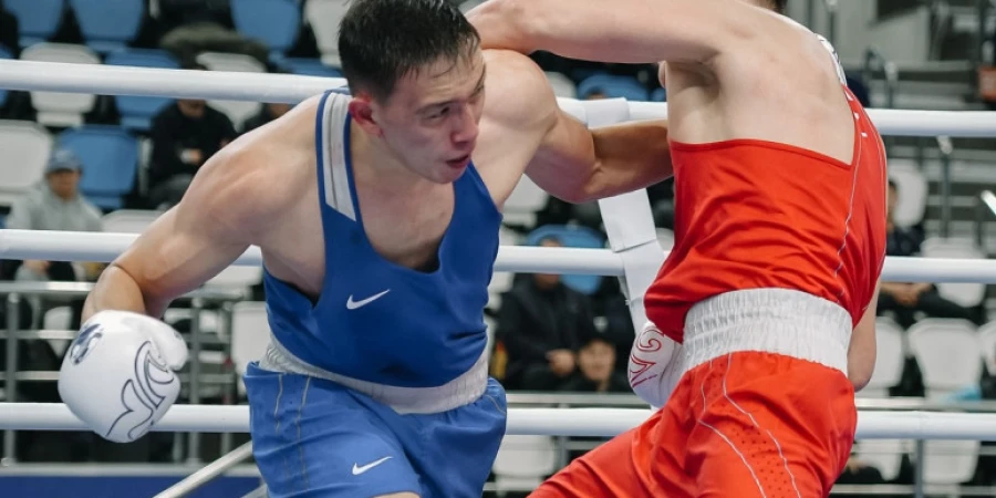 Казахстанский боксер оформил уверенный выход в финал Кубка мира