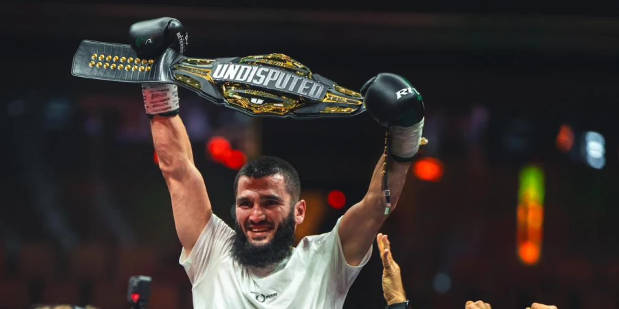 Бетербиев и Бенавидес дали согласие на очный бой