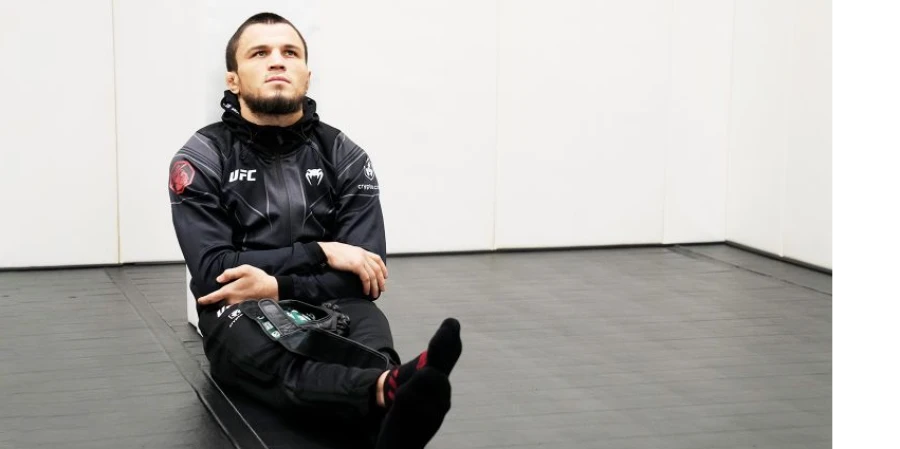 Обидчик дебютанта UFC из Казахстана получил совет от легенды футбола