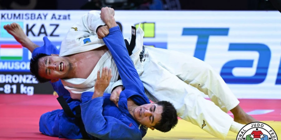 Grand Slam: Азат Құмысбай алғашқы белдесуінде ұтылды