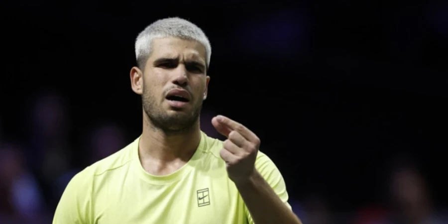 Все дело в ночных похождениях первой ракетки мира?