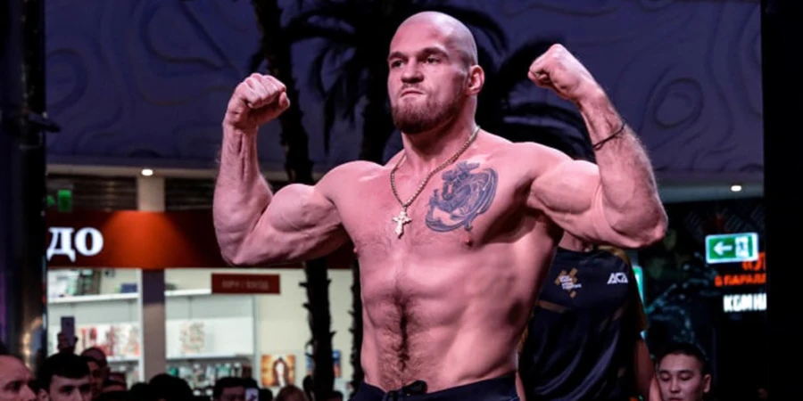 Эксперт «отдал» победу Артему Резникову в бою с россиянином