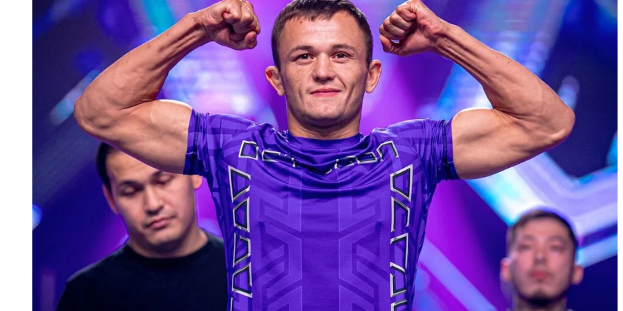 Эксперт объяснил причину поражения Бекзата Алмахана в бою против Топурии