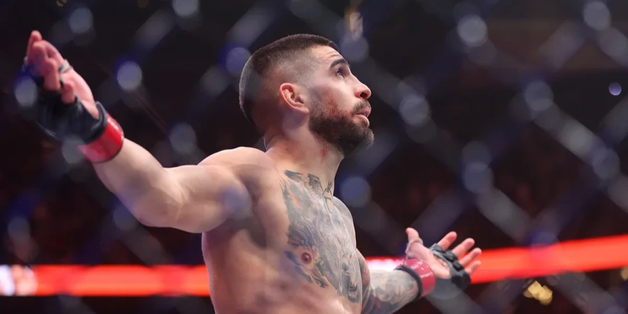 Чемпион UFC Топурия устроил зарубу c известным боксером