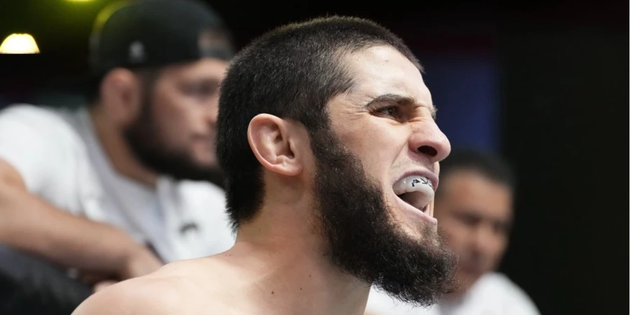 Боец UFC Блэйдс предсказал исход титульного боя в весе Рахмонова