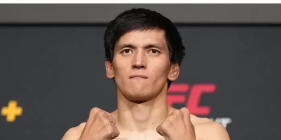Максум поучаствовал в автограф-сессии перед историческим турниром UFC в Баку