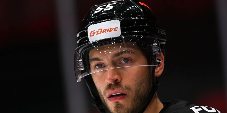 Американский защитник «Авангарда» рассказал, чем его удивила жизнь в России