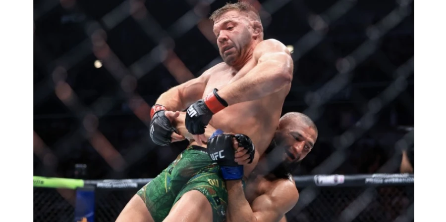 Клуб лидера сборной Казахстана поздравил Чимаева с завоеванием титула в UFC