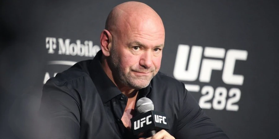 Глава UFC получил казахскую плеть в подарок от блогера