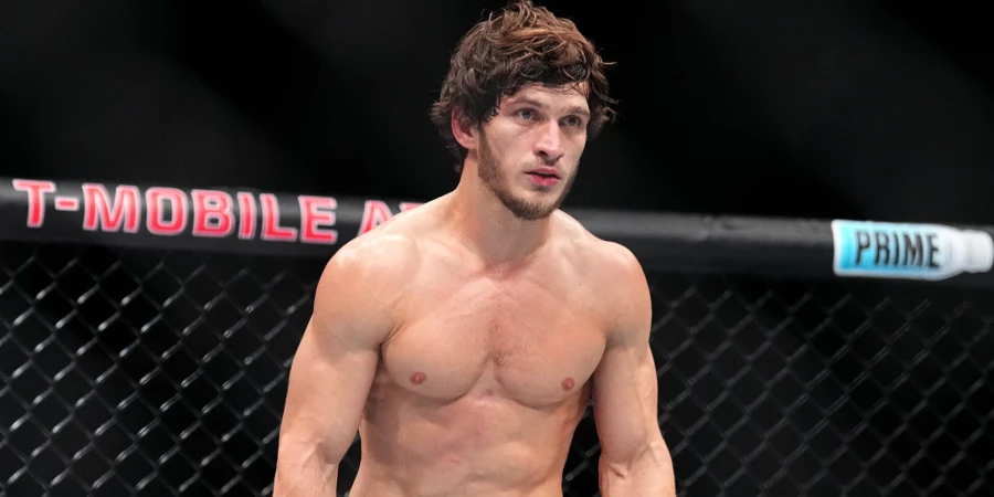 Евлоев против легенды UFC: назван фаворит главного боя турнира в Абу-Даби