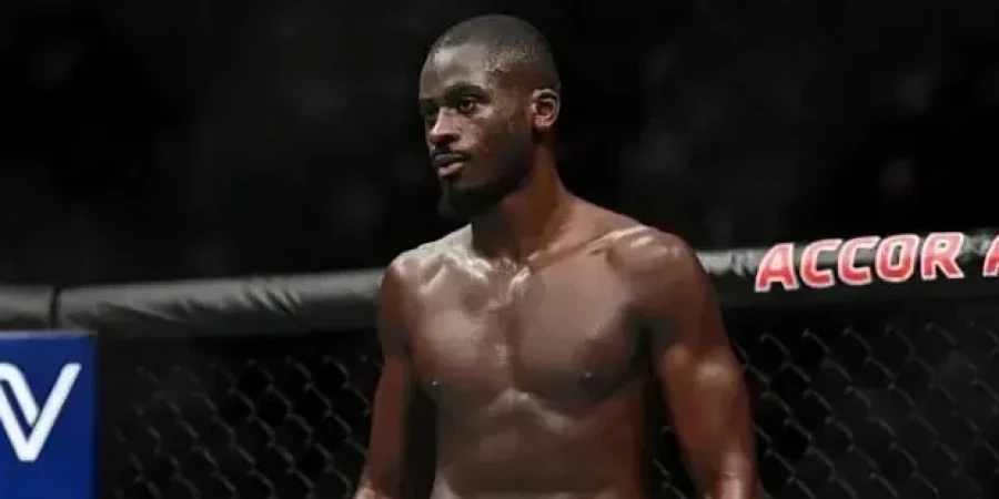Местный боец ММА Гомис перебил своего оппонента на парижском турнире UFC