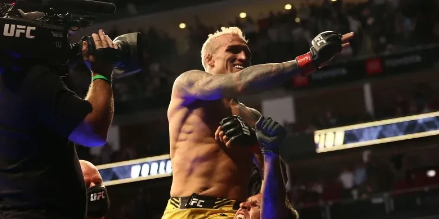В Бразилии оценили бой экс-чемпиона UFC с уроженцем Казахстана