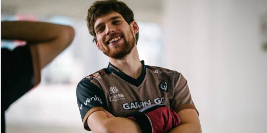 Игрок MOUZ обратился к фанатам после ухода Gladiators с TI