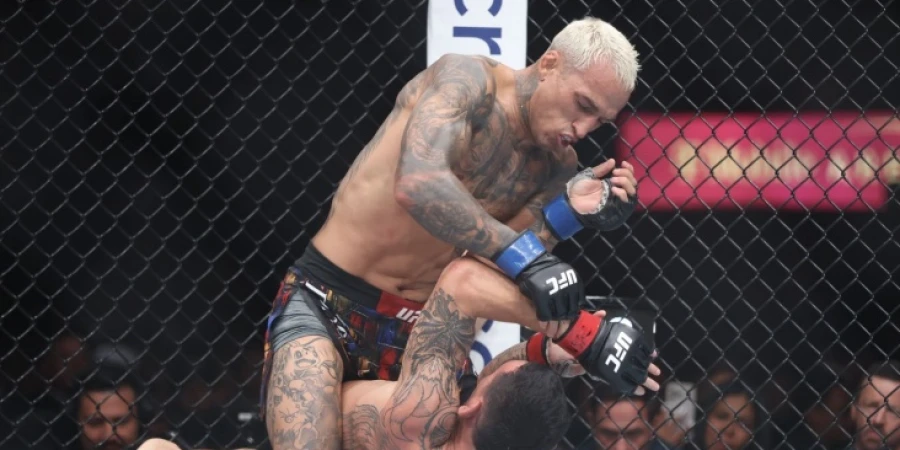 Макгрегор обрушился с критикой на бой Оливейра – Холлоуэй