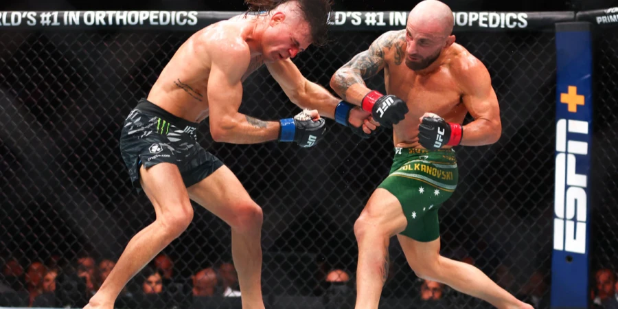 Прямая трансляция турнира UFC 325 с чемпионским боем Волкановски – Лопес 2 и боем уроженца Казахстана