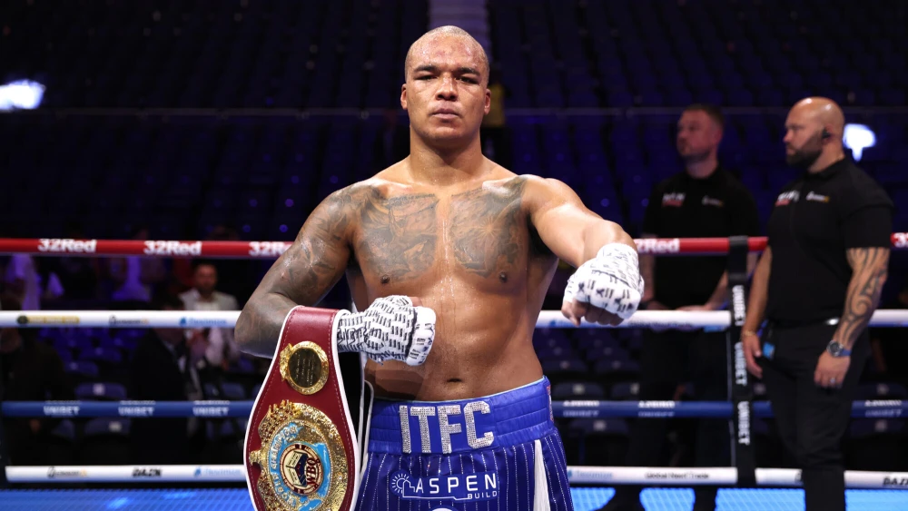 Британский боксер стал чемпионом мира в тяжелом весе по версии WBO