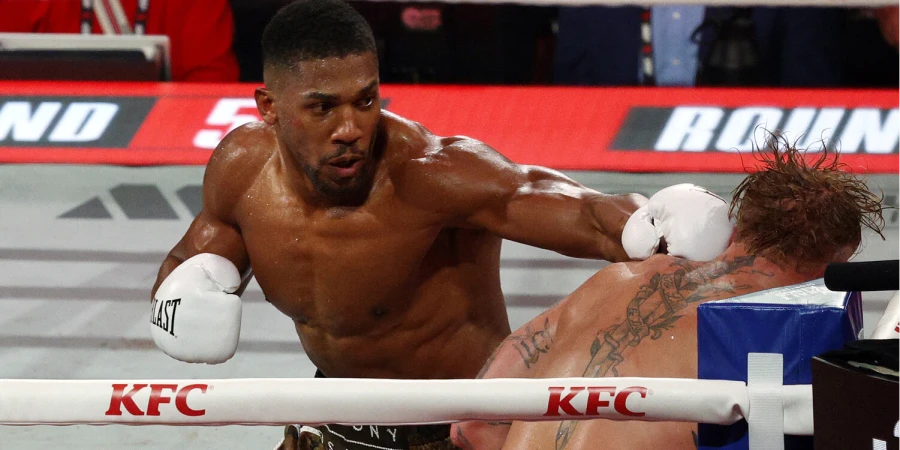 Водителю Энтони Джошуа предъявили обвинение после ДТП в Нигерии