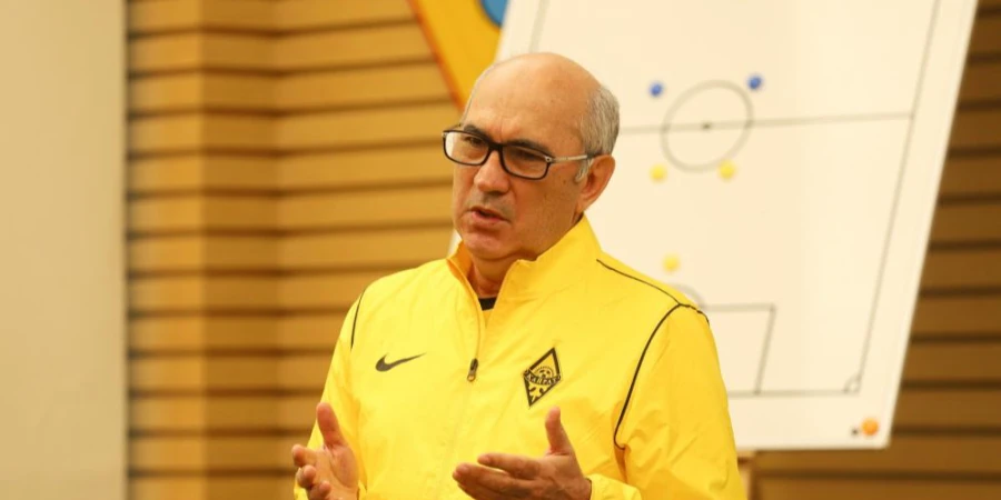 Ресейге кеткен. «Қайраттың» бұрынғы бапкері байланысқа шықпай қалды