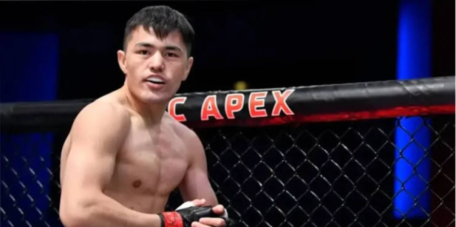 Этнический казах одержал досрочную победу в главном бою Road to UFC