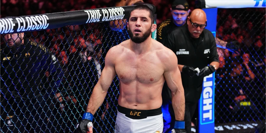 Ислам Махачев стал первым в истории двойным чемпионом UFC из России