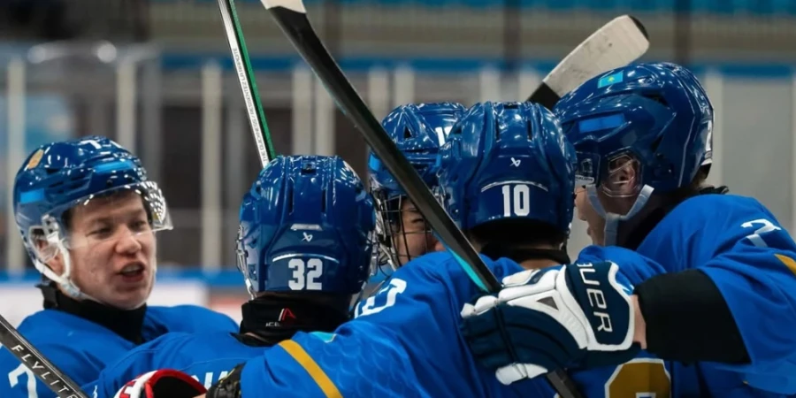 Казахстанцы разгромили оппонентов на молодежном чемпионате мира