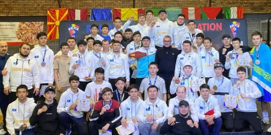Жасөспірім боксшылар Румыниядағы жарыста нәтижелі өнер көрсетті