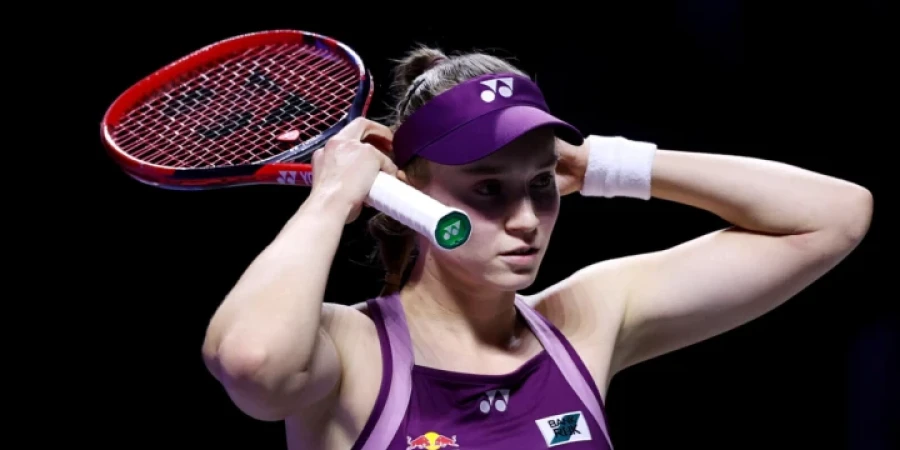 Елена Рыбакина "повесила баранку" второй ракетке мира на Итоговом турнире WTA