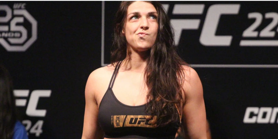 Прямая трансляция турнира UFC Fight Night 249 с главным боем Дерн – Рибас