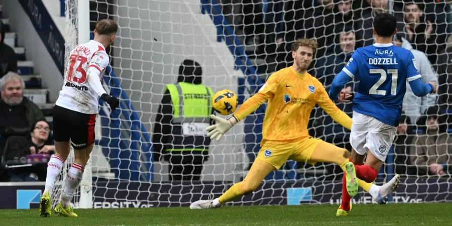 Распоясавшиеся английские фанаты серьезно травмировали двух подростков