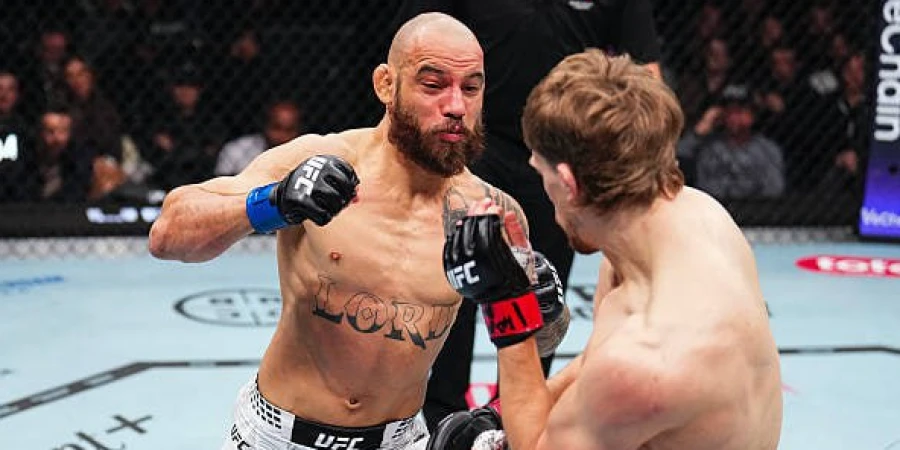 Сумасшедшей рубкой закончился бой в основном карде турнира UFC в Лас-Вегасе