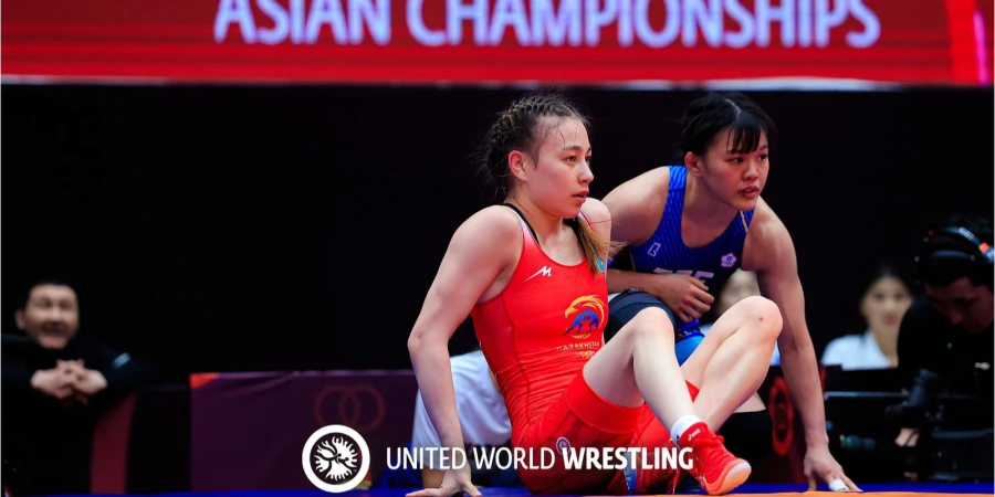 Две казахстанки поборются за бронзу ЧА по женской борьбе в Бишкеке