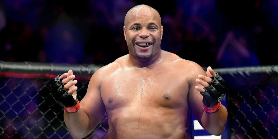 Даниэль Кормье назвал причину срыва боя Царукяна против Оливейры на UFC 331