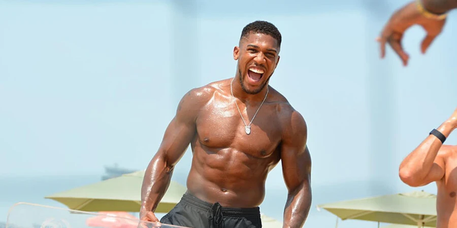 Экс-чемпион Энтони Джошуа Нигерияда ауыр жол-көлік апатына түсті